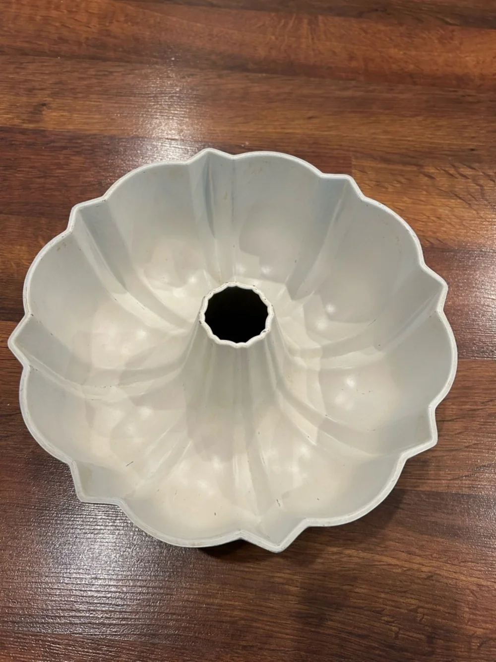 Nordic Ware Best Bundt Vintage Harvest Gold Gradient Aluminum Fluted Tube Pan